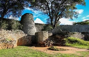 Welcome to Masvingo, a hidden gem located in Zimbabwe. If you’re a passionate traveler like me, you’ll be thrilled to explore this incredible destination. Masvingo offers a unique blend of natural beauty and urban charm, making it a must-visit for any adventurous soul. In this blog post, I’ll take you on a virtual journey to Masvingo, sharing my personal experiences and providing you with all the information you need to plan your own visit.